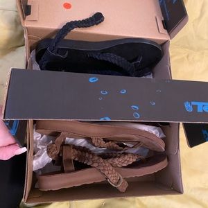 Teva size 7 two pair